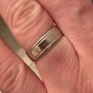 White gold men’s wedding band